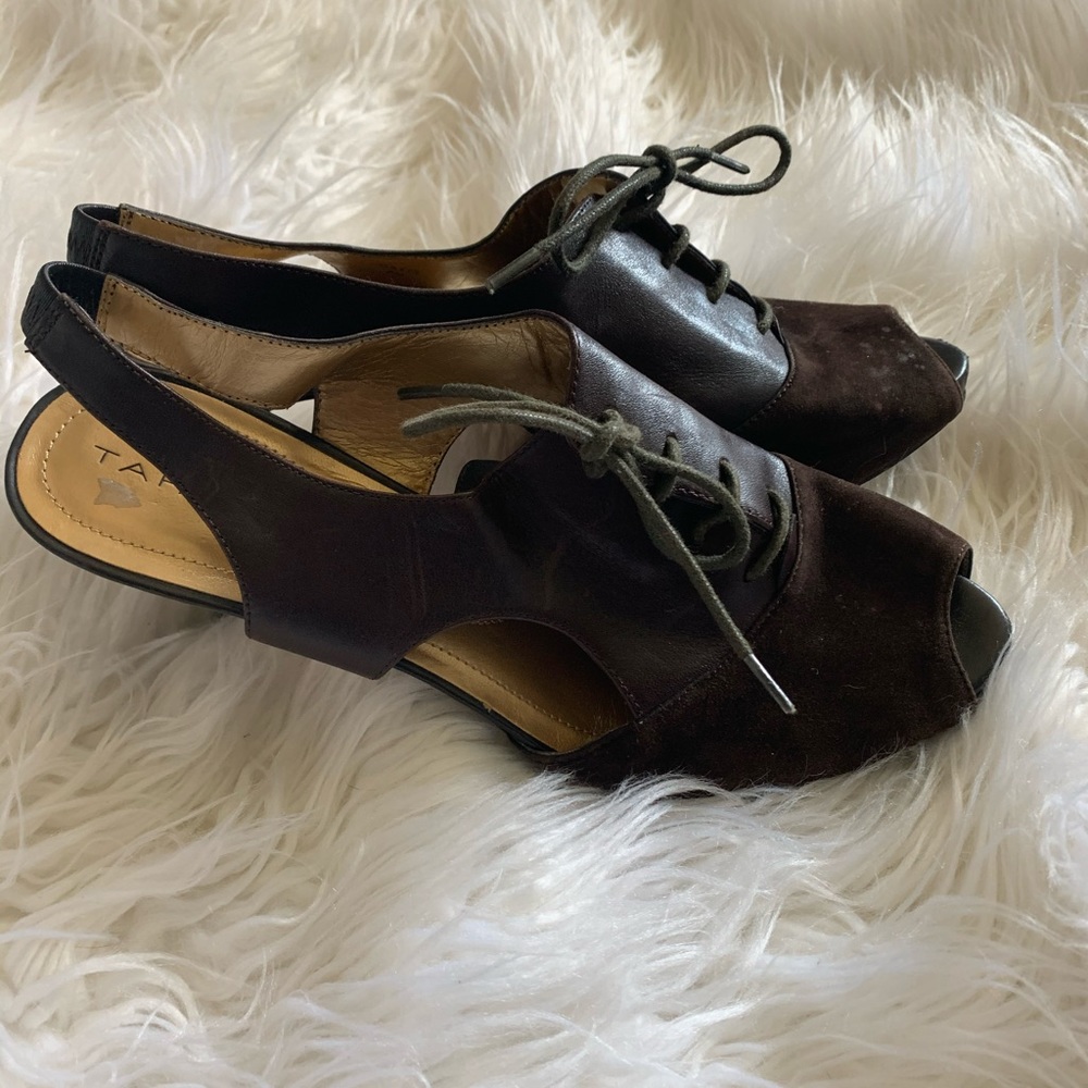 Tahari Hayes peep toe heel